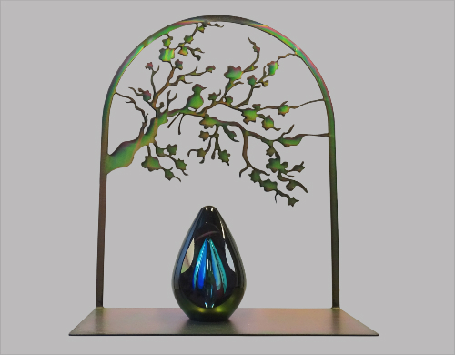 Gedenkplaat met glazen urn